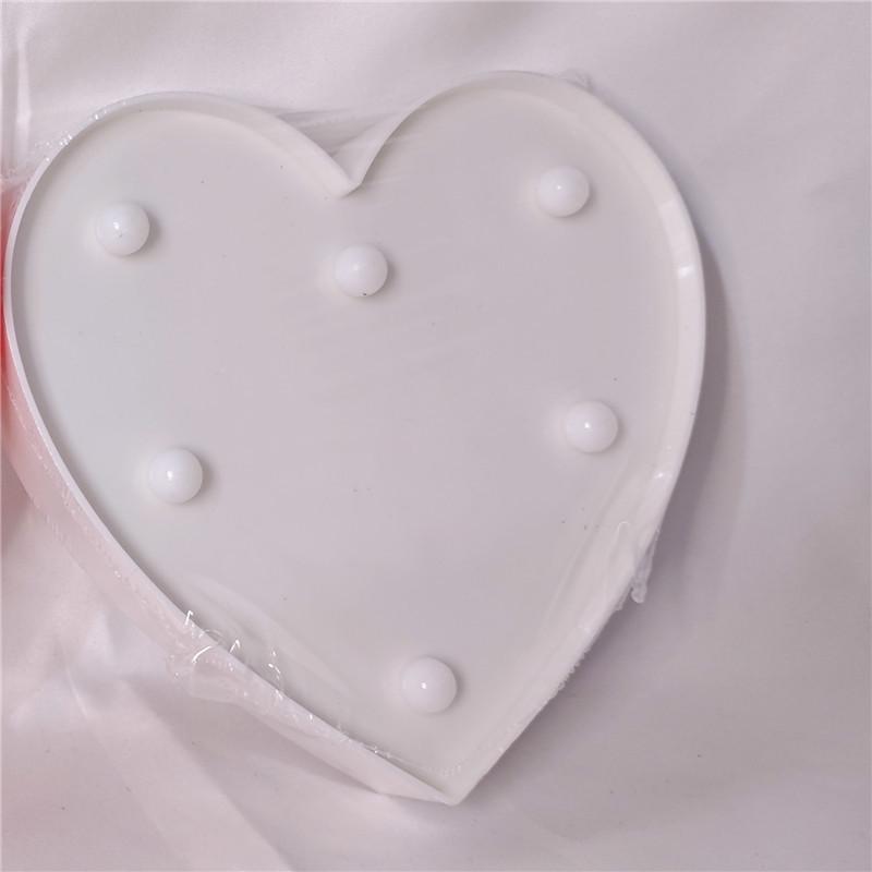 

Luminous 3D Handheld Red Heart Light – Small Colored Stage Performance Prop AA Battery Model