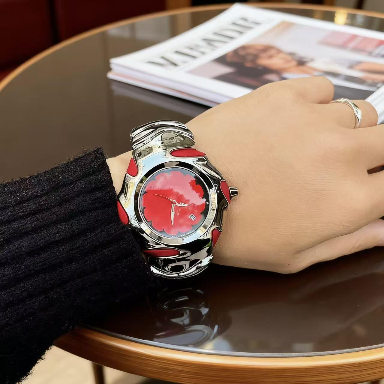 

Подержанные ретро мужские часы с неправильным лезвием: Нишевый дизайн моды высокого класса