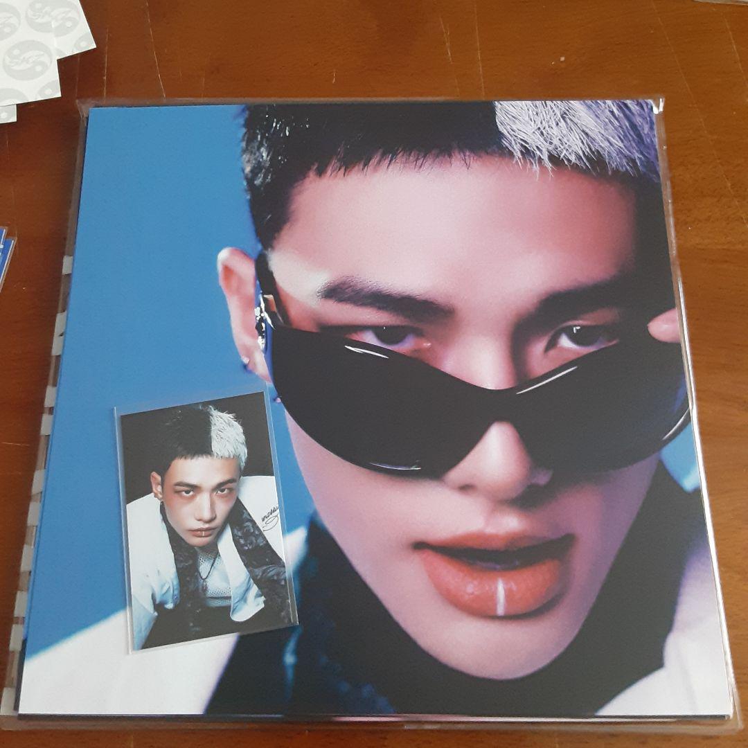 

[БУВШИЙ У ВЖИВАННІ] straykids KARMA Лімітоване видання Фотообкладинка та Фотокартка Хьонджин