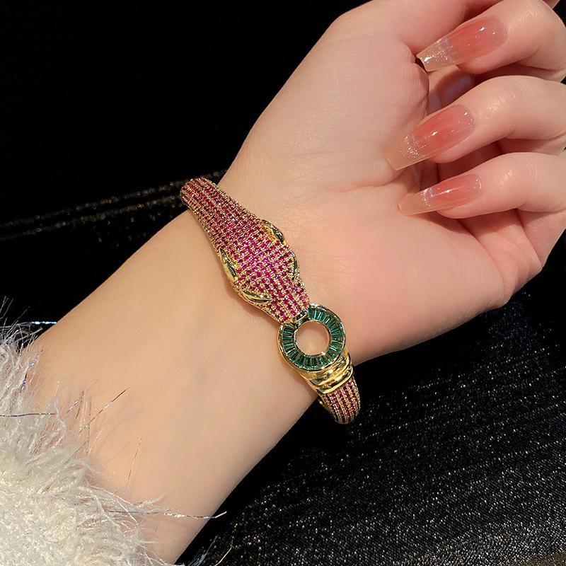 European and American new fashionable classic atmospheric bracelet, classic style of snake bracelet