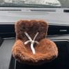 Autosedačka pro panenky Dekorativní sedačka na pohovku s chlupatým polštářem a opěrkou hlavy pro ozdobu do mřížky ventilace auta k vystavení panenky hračky
