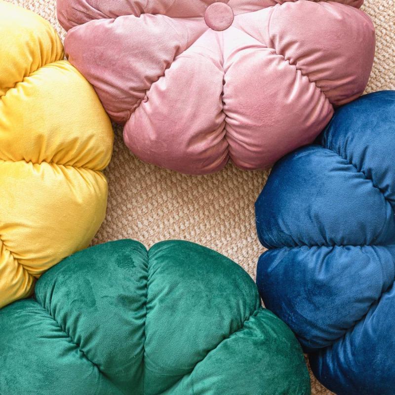 Dopamine-style Internet Celebrity Eight-petal Sofa Pillow Cushion Ins Bay Window Pillow Bedroom Balcony Decoration Cushion