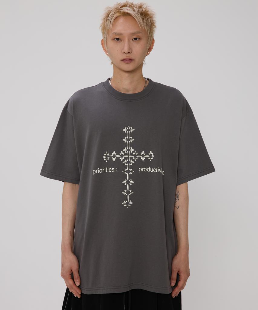 BOUNDARY Cross Line Graphic Semi-Overfit Short Sleeve T-Shirt [Charcoal]