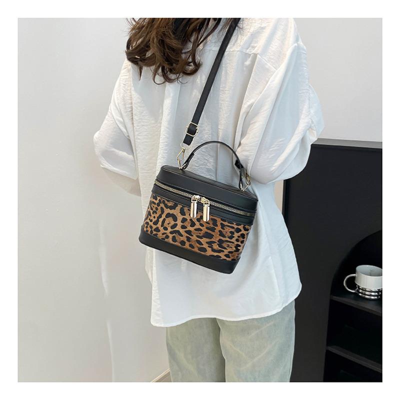 Street Style Stitching Faux Leather Box Bag, Women's Fashionable Zipper Shoulder Crossbody Purse