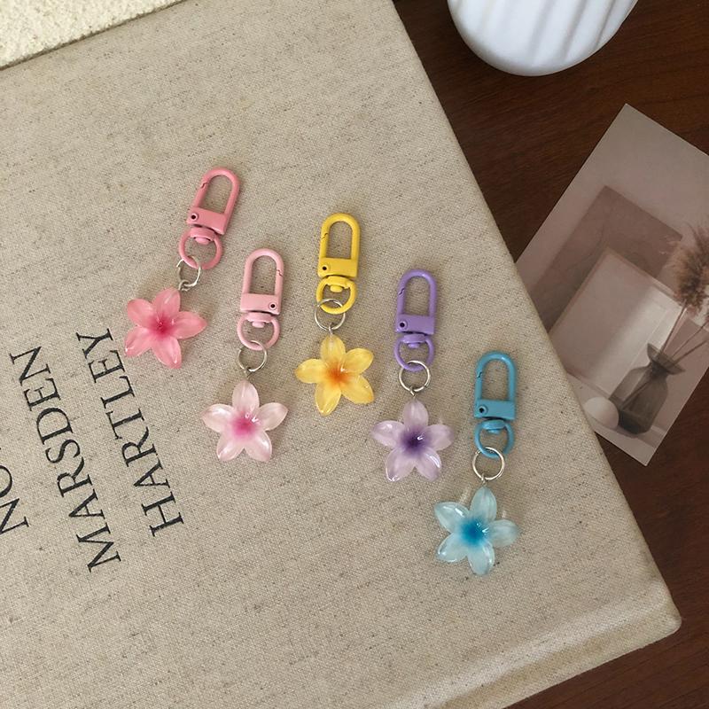 Cute Colored Transparent Small Flower Keychain Pendant For Women Girls Fashion Exquisite Keychain Bag Decoration Accessories