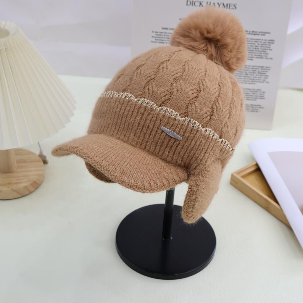 Hat Women's Winter Fleece Warm Wool Hat Windproof Hairball Duck Tongue Knitted Hat