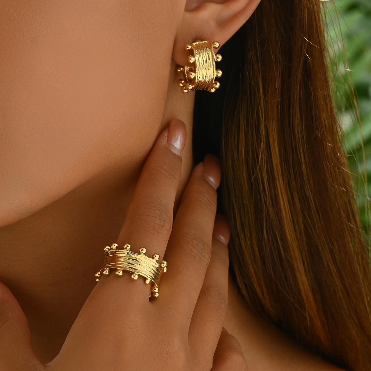

Geometric Ring Earrings Set Folds Premium Sense Ring Ring Versatile Earrings