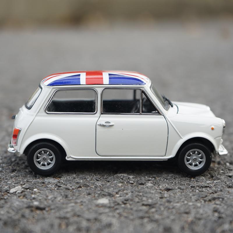 WELLY 1:24 BMW MINI COOPER 1300 Alloy Car Diecasts & Toy Vehicles Car Model Miniature Scale Model Car Toy For Children