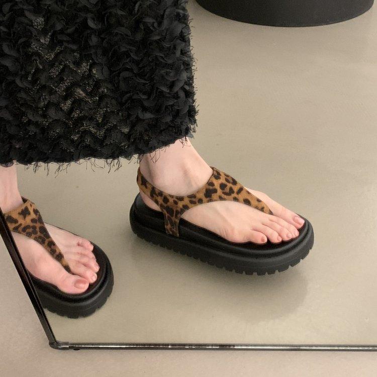 

Mezzanine platform sandals women s summer wear 2025 new models with skirts fashionable not tired feet non-slip beach Roman sandals 40