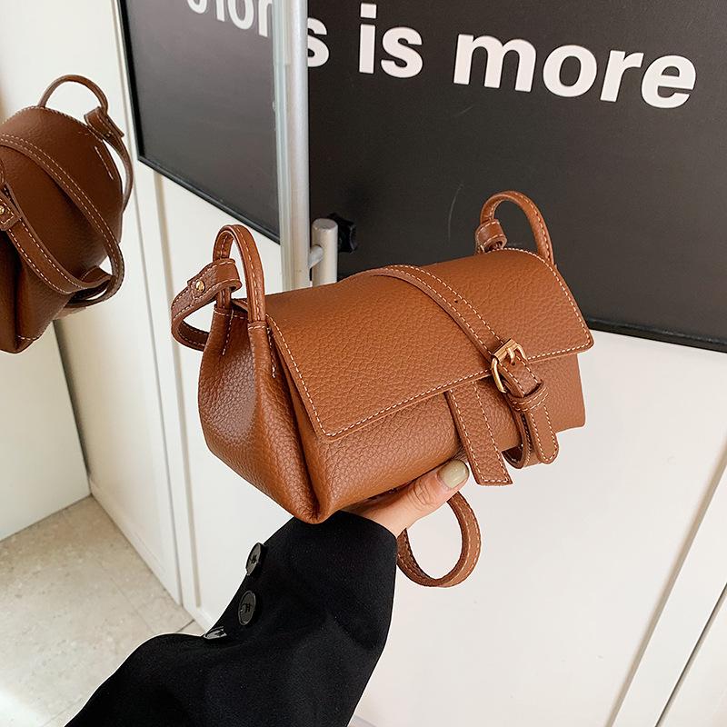 

High-end small bag women s autumn 2025 new niche design versatile messenger bag popular this year small square bag