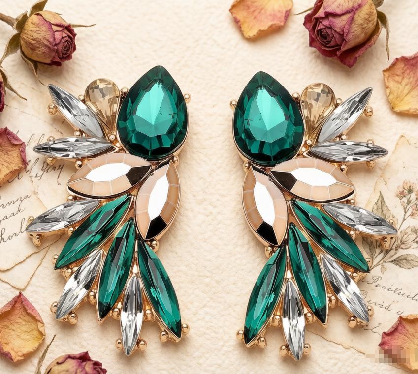 Retro Trend Irregular Geometric Flower Leaf Earrings - Simple, Fashionable, Light Luxury for Women