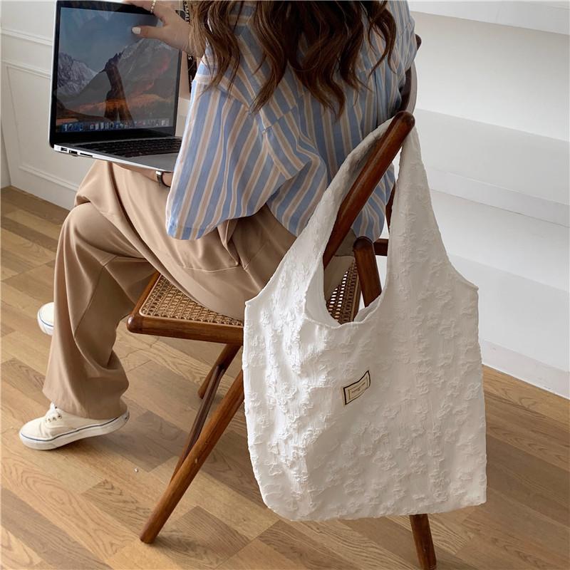 Women Retro Design Jacquard Three Dimensional Small Flowers Underarm Shoulder Bag