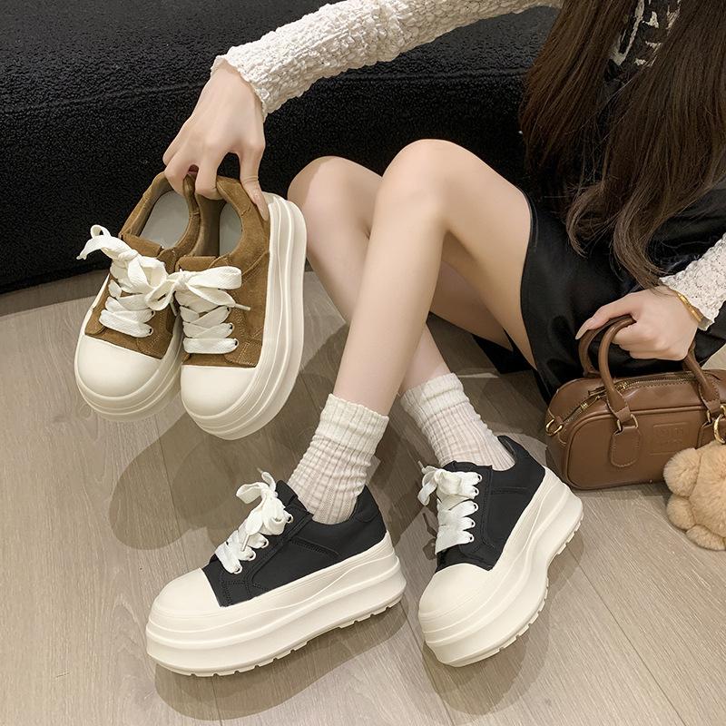 Retro vielseitige Wildleder-Plateau-Freizeitschuhe für Damen, Herbst 2025 neu, literarische und künstlerische Sportschuhe, Canvas-Schuhe