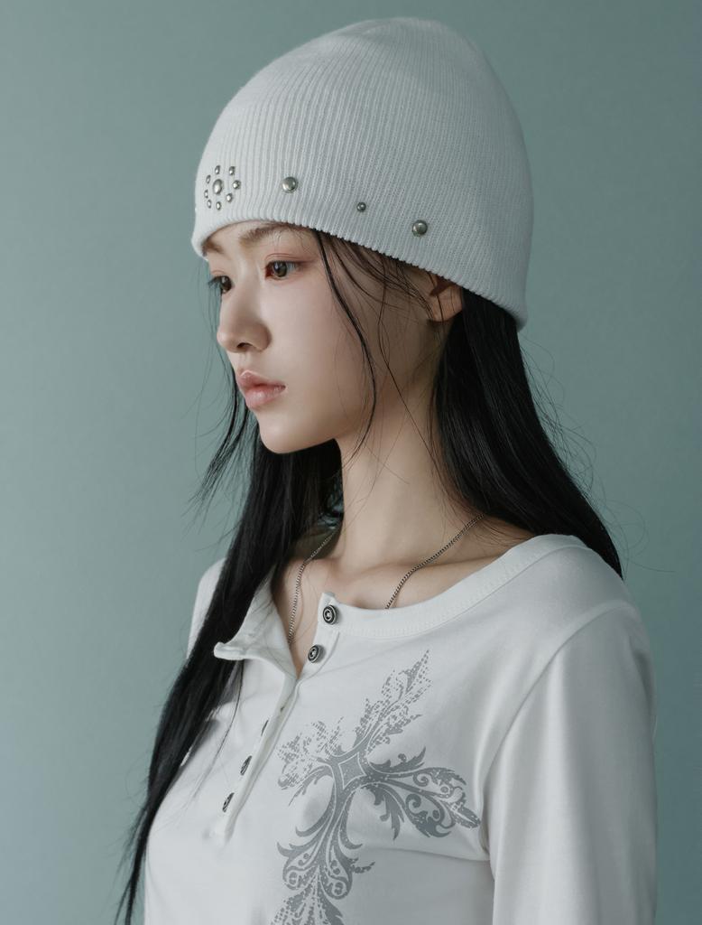 Lupeu Mini Silver Studded Beanie White