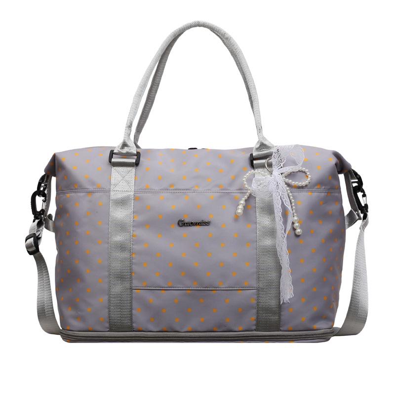 Women's Portable Travel Bag: Lightweight, Large Capacity, Ideal for Short Trips and as Carry-On Luggage.