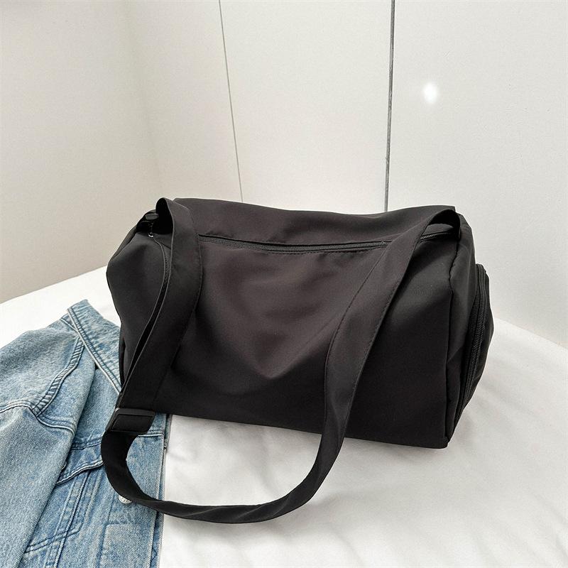 

Нишевая простая сумка-тоут 2024 года, зимняя новая персонализированная модная сумка-мессенджер, трендовая большая вместительная женская сумка через плечо чёрный