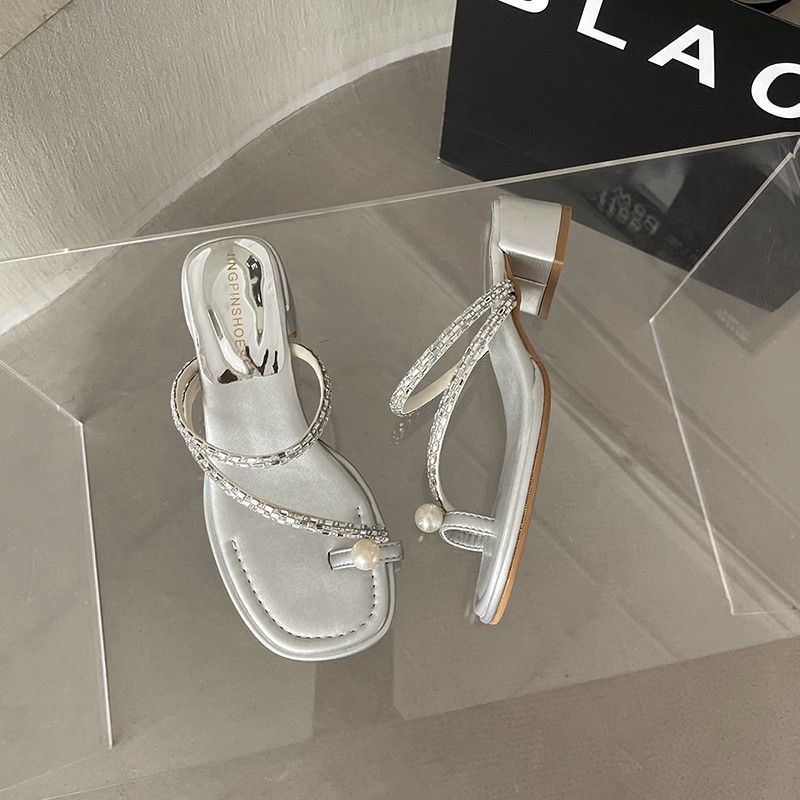 

Coarse heel set toe pearl word sandals women s 2025 summer new fashion black temperament slippers women s outer shoes 40 серебряный