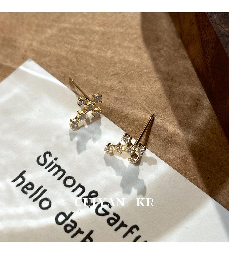 Cui Yan S925 Sterling Silver Cross Stud Earrings with Rhinestones, Light Luxury Japanese-Korean Design, Versatile for Women.