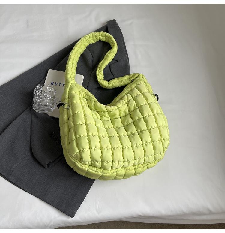 Korean version of pleated bubble cloud bag women's 2025 autumn new large-capacity messenger bag versatile shoulder tote bag