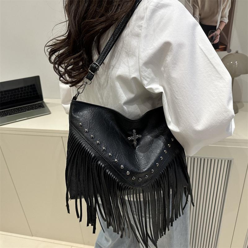Mode Vintage Leder Umhängetasche Boho Stil Schultertasche Quaste Niete Kreuz Dekor Quadratische Geldbörse Lässige Messenger Bag CLE