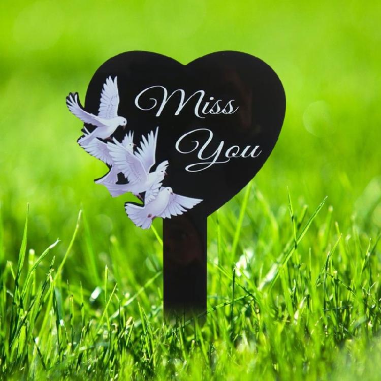 Remembrance Plaque Heart Shape Cemetery Memorials Gift Weatherproof Acrylic Engraved For Loved One Outdoor Decoration