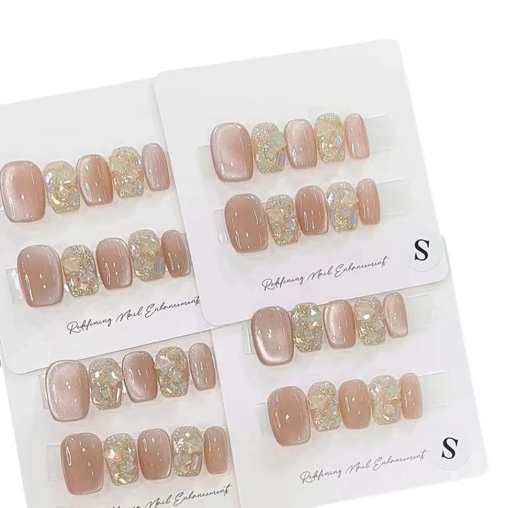 Pure Handmade Phototherapy Nail Art Peach Girl Wearing Nail Finished Cat Eye Nail Art Patch To Show Whiteness