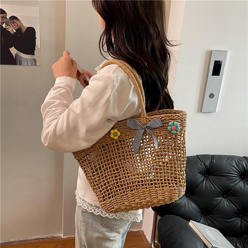 Small fresh straw woven bag women's new large-capacity woven bag leisure seaside vacation tote bag