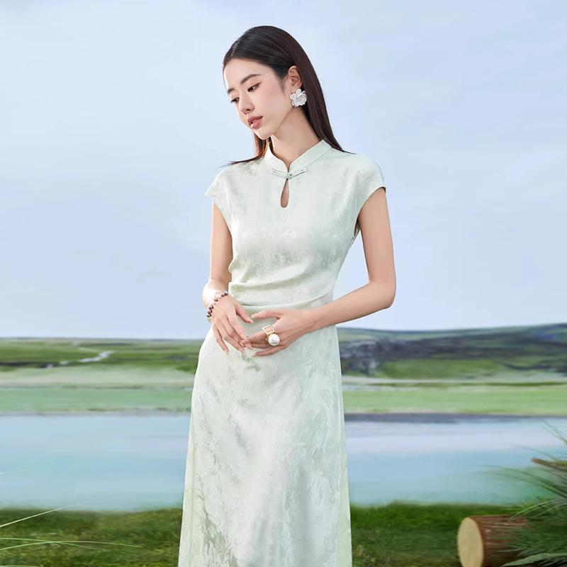 Elegant Summer Green Cheongsam Dress - Slimming, Modern Chinese Design