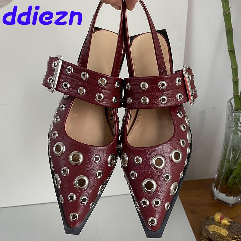 Fashion Big Size Luxury Footwear Red Women Flats Shoes Fashion Metal Buckle Female Casual Slingback Hollow Ladies Sandals Shoes Mules