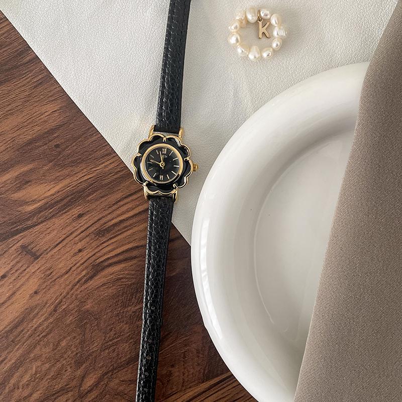 Retro Classic Women's Watch with Genuine Leather Strap Floral Design with Light Glaze and Sand-Filled Dial Commuter-Style Women'
