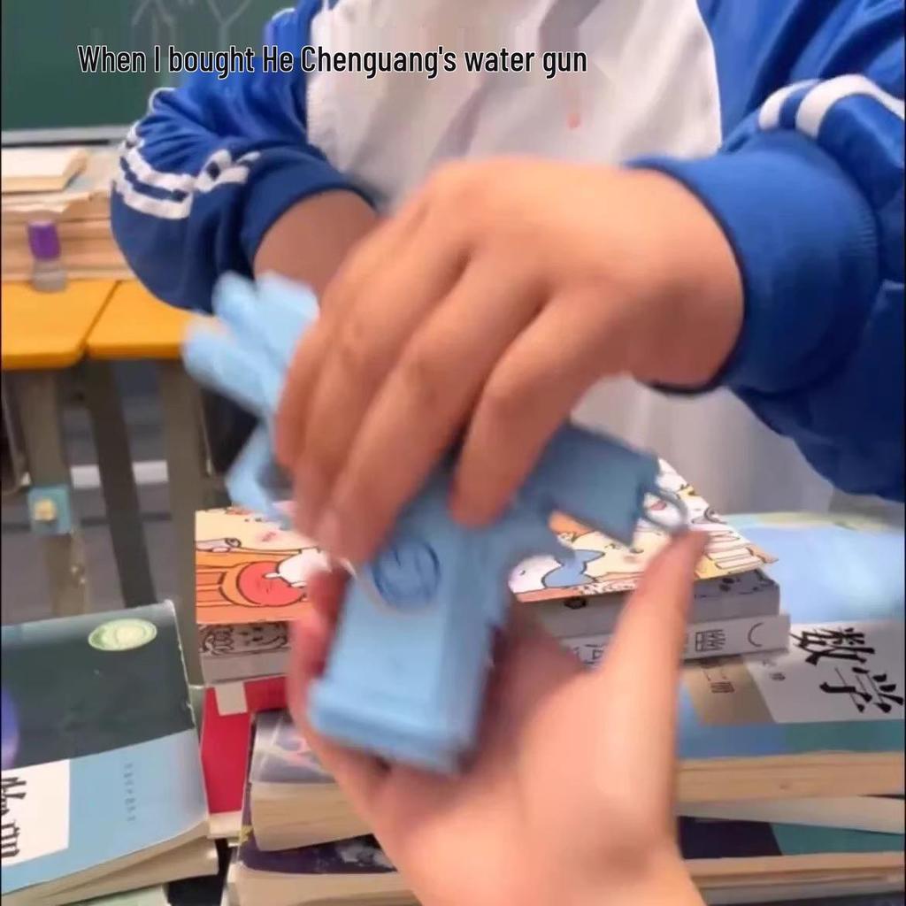 TikTok Double-Sided Prank Water Gun: Reverse Spray & Back Attack with Left-Deviating Trajectory