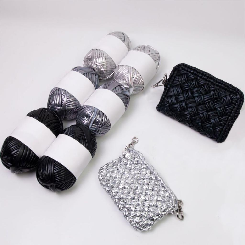 40metrová metalická tričková příze lesklá příze Kovová pletací příze Kovová polyesterová příze pro ruční háčkování tašek