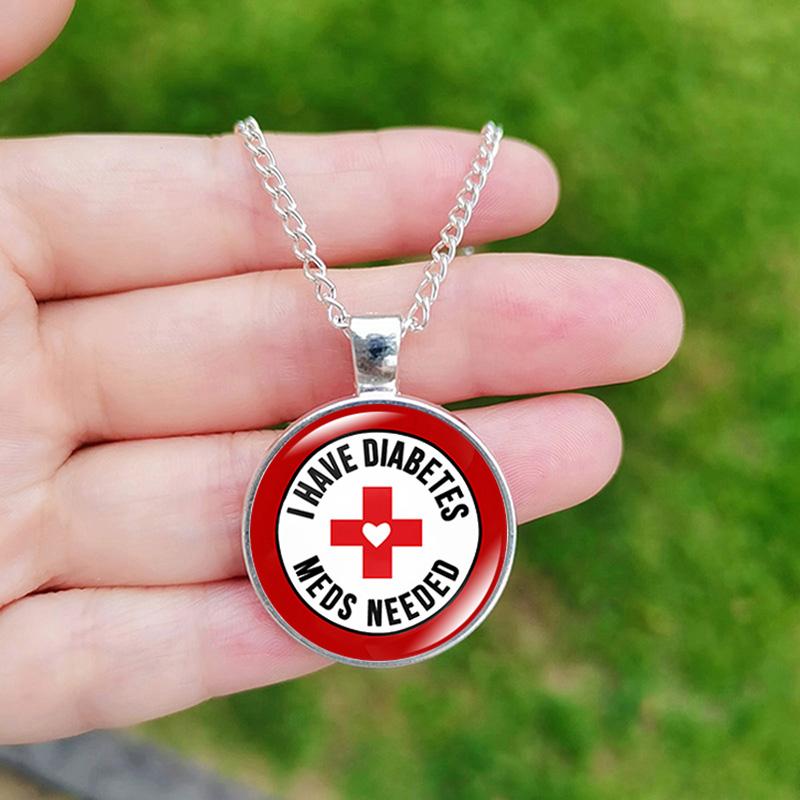 Type 1 Diabetes Halskjeder for Menn og Kvinner, Rødt Medisinsk Varselsymbol, Glass Sykdomsetikett, Høykvalitets Tilbehør