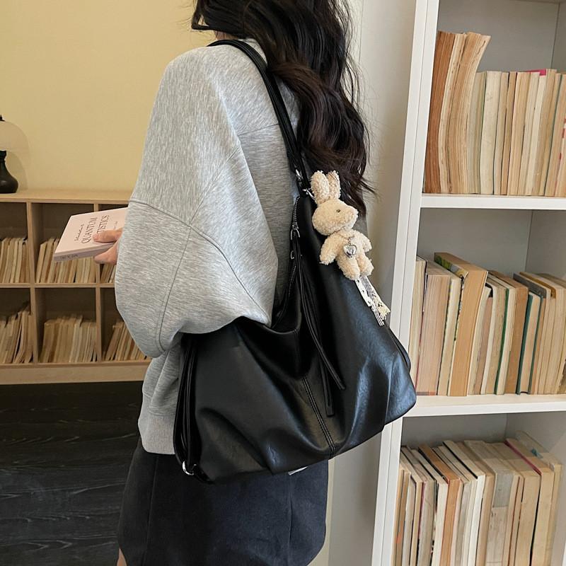 IELGY Large Capacity One-Shoulder Armpit Bag One-Shoulder Commuter Tote Bag No Pendant