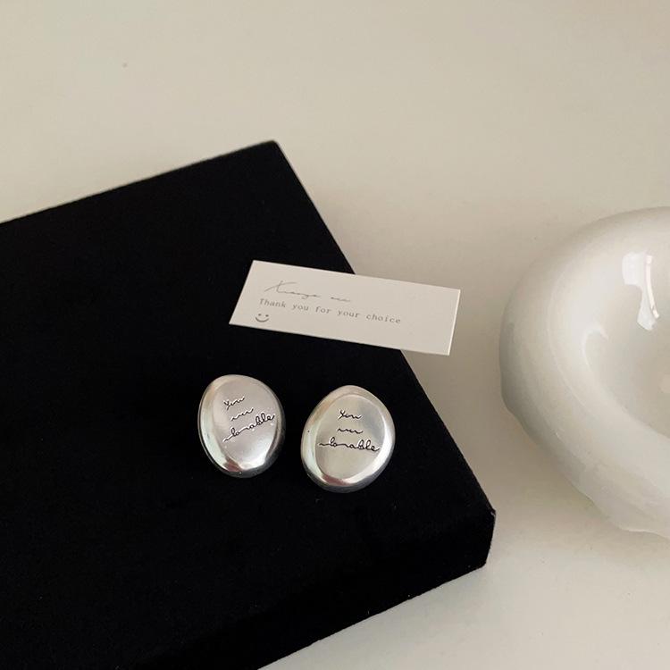 Unregelmäßige Metall-Ohrstecker - Retro, Vielseitig, Einzigartiges Design