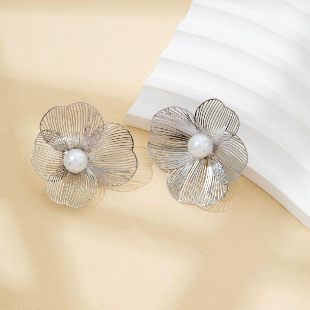 Pearl Mosquito Coil Disc Ear Clips: No-Pierce, Elegant French-Style Earrings for Women