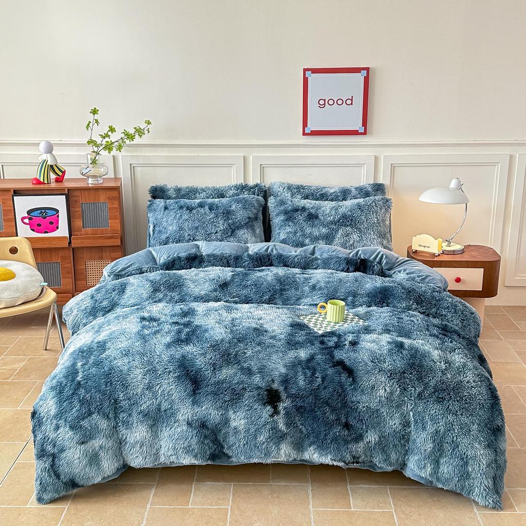 "Mink Velvet Plush Winter Bed Set: Four-Piece Solid Color Quilt Cover"