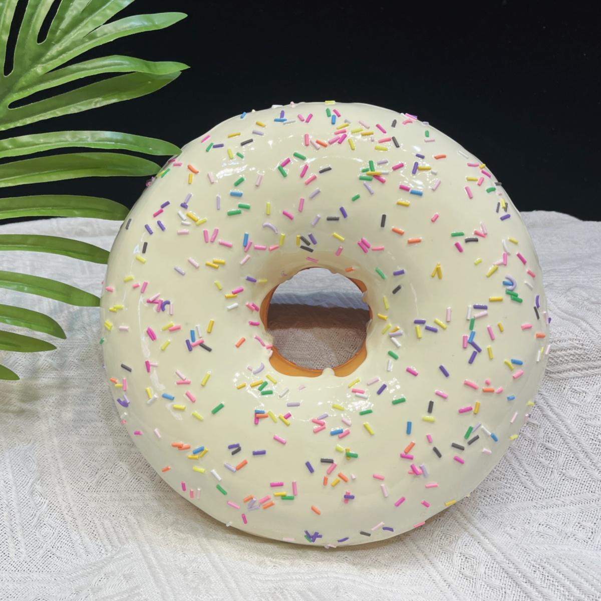

Super sized simulation donut with sugar needle model, realistic icing sugar needle decoration ornament, shooting prop шоколадний