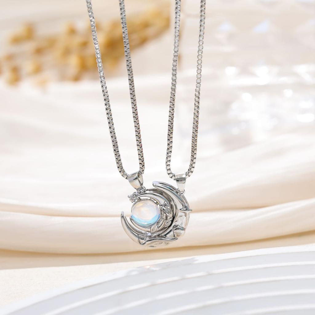 Hot-selling Magnetic Sun Moon Couple Necklace Fashion Versatile Premium Girlfriend Gift