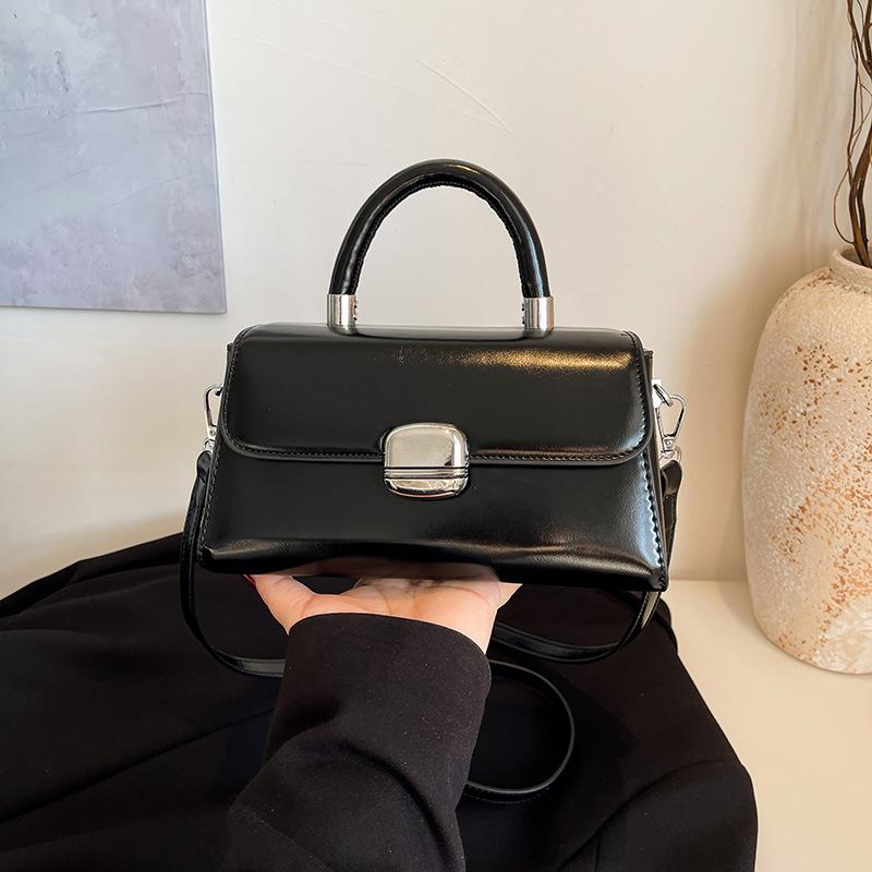 Niche design simple bag women's new fashion popular shoulder messenger bag hand carry small square bag