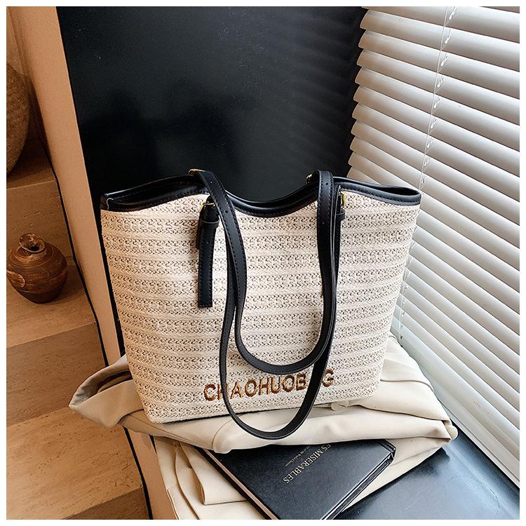 

Woven fashionable large-capacity splicing shoulder bag summer new leisure bag simple tote bag чёрный