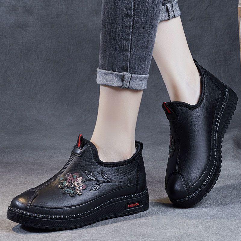 Women's Plus Velvet Winter Boots - Warm, Soft, Non-Slip Old Beijing-Style Shoes for Middle-Aged & Elderly