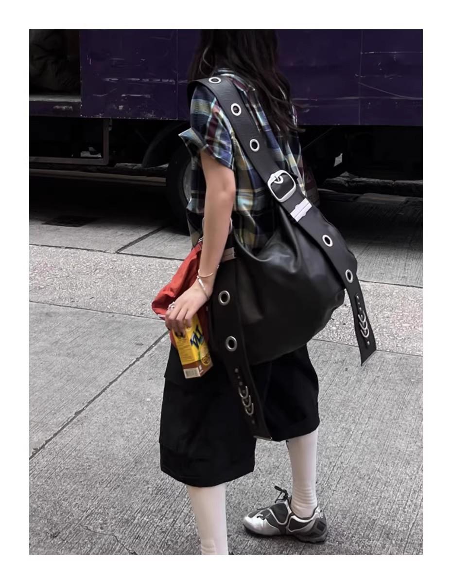 

Нишевые женские сумки японский уличный стиль милые дорожные сумки-подмышки модная отделка заклепками вместительные сумки через плечо чёрный