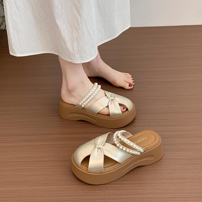 

Баотоу полутапочки женские 2025 новые летние жемчужные два способа носки толстая подошва с чувством дизайна полые с одним педалем ленивые полуподносы 40