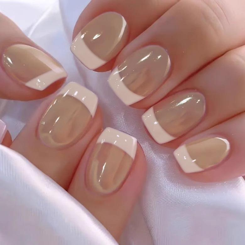 Hochwertige tragbare künstliche Nägel im Mandel-Nude-French-Stil – mittellange und lange Nagelspitzen