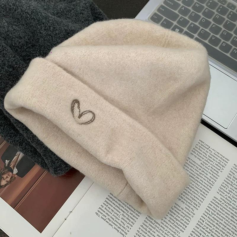 Autumn and winter hats women's cold hats big head circumference versatile knitted thin crimped outdoor stacking hats women's winter