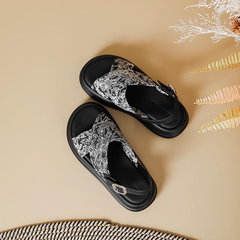 Sandalen im nationalen Stil Damen Plateau neue chinesische Art Sommer neu Retro runde Zehenpartie flache Sohle ethnischer Stil Outdoor-Bekleidung Strandschuhe
