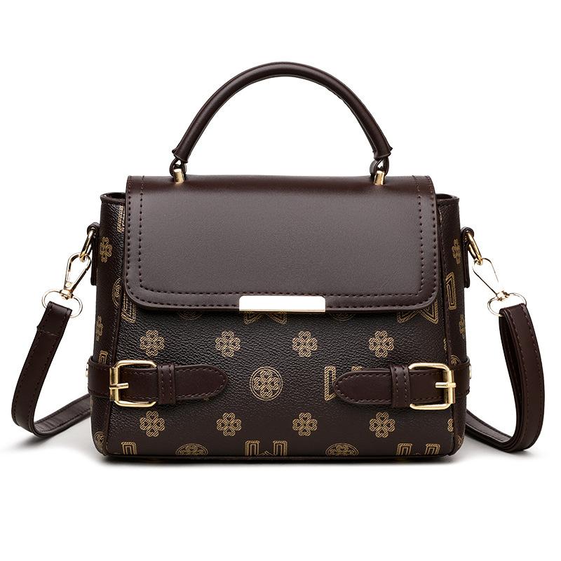 Атмосферная женская сумка-мессенджер — фото 4