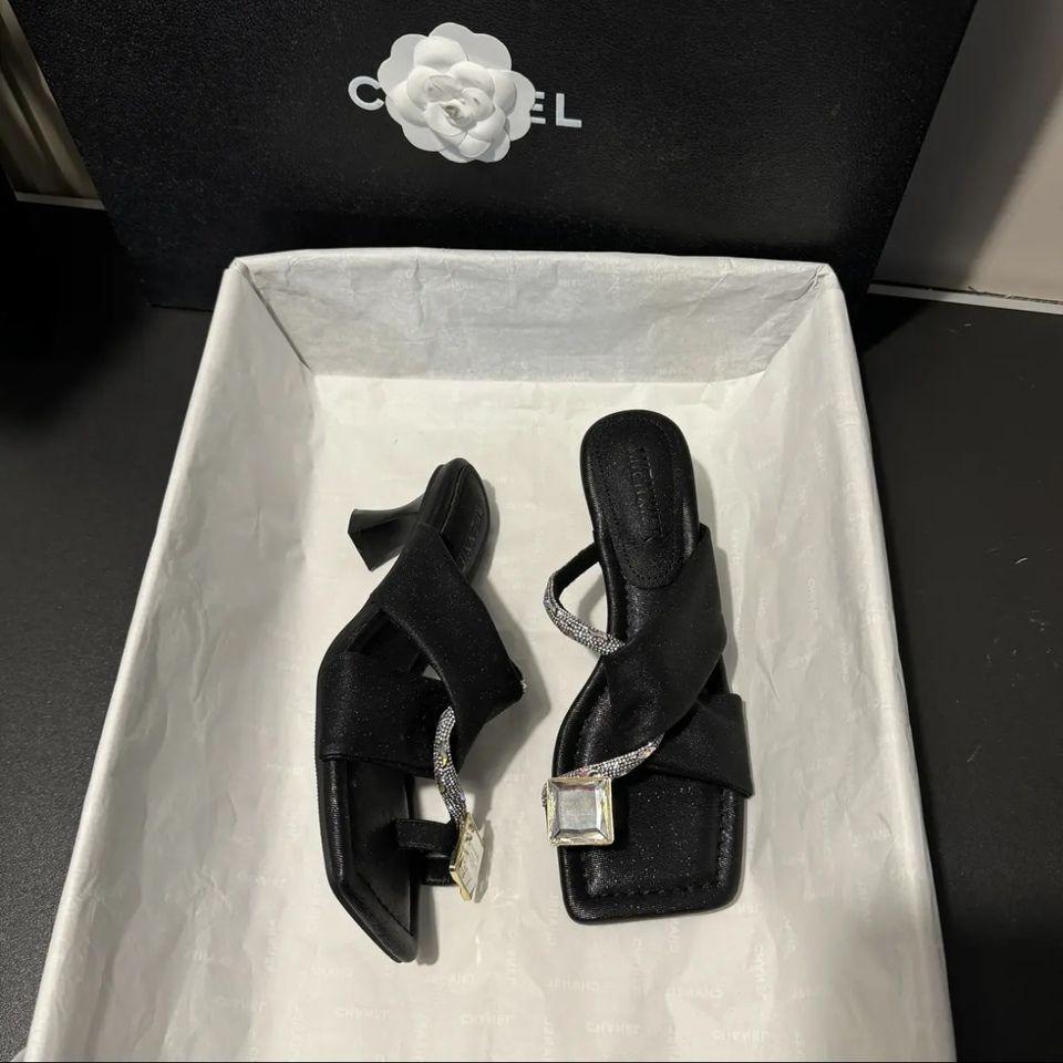 Square head rhinestone toe thick heel cool slippers outer wear 2025 new item extraordinary French temperament word silver sandals women