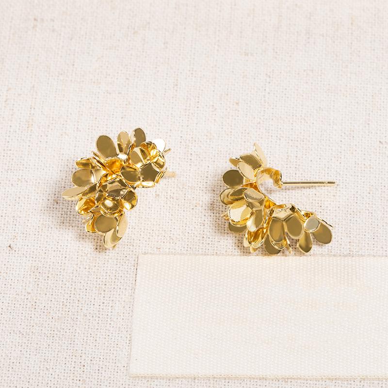 Exaggerated Flower C-Shaped Earrings For Women Retro Zinc Alloy Style Stud Earring Light Luxury European And American Jewelry
